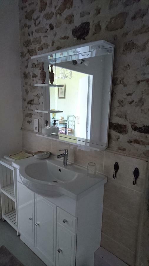 Pierre Deluen Domaine De La Grange De Quaire Bed & Breakfast Chassenon Dış mekan fotoğraf