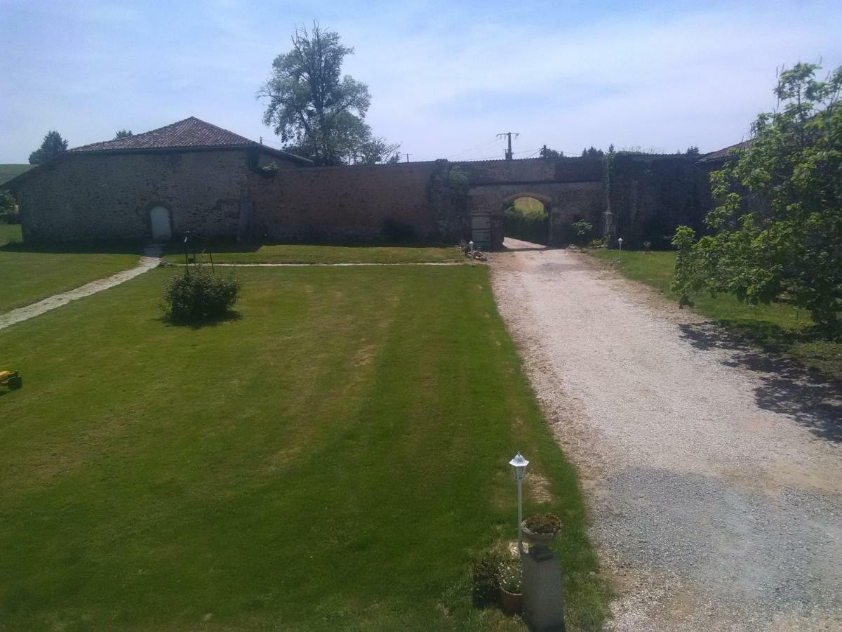 Pierre Deluen Domaine De La Grange De Quaire Bed & Breakfast Chassenon Dış mekan fotoğraf