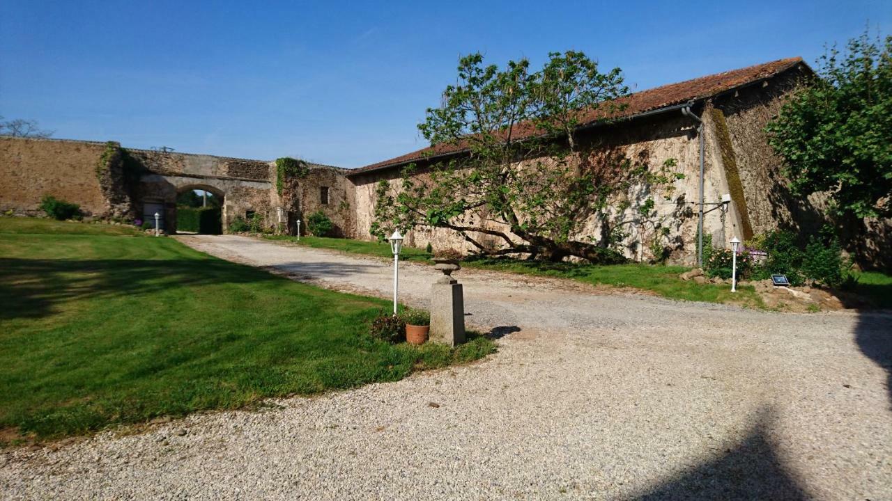 Pierre Deluen Domaine De La Grange De Quaire Bed & Breakfast Chassenon Dış mekan fotoğraf
