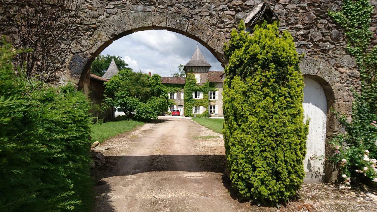 Pierre Deluen Domaine De La Grange De Quaire Bed & Breakfast Chassenon Dış mekan fotoğraf